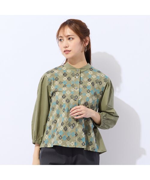 Liliane Burty ECLAT（Sサイズ） / リリアンビューティ エクラ シャツ・ブラウス | 【洗える】ローンワッシャー×刺繍ブラウス（カーキ）