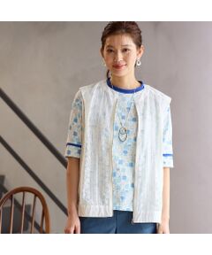 ■商品紹介■<br><b>【洗える】</b><br><font color='#0063B1'>◆涼やかな印象に！大人の甘さ漂うレースベスト◆</font><br><br>ラッセルレースを贅沢に使用したベストです。<br>縦柄なので甘過ぎず、大人の女性でも着やすいレースをセレクトしました。<br><br>春夏のレイヤードスタイルを涼やかに演出してくれるベストです。<br>前ファスナーが軽快で、Tシャツやカットソーにさっと羽織るだけでお洒落に決まります。<br><br>ドロップショルダーにタックの入ったボックスシルエットも今年らしい。<br><br>ご自宅で洗えるイージーケアも魅力です。<br><br>・手洗い可<br><br>【モデル身長166cm】<br><br><br>■コーディネート■<br>Tシャツとの重ね着がオススメ！<br>合わせるインナーによってカジュアルにもエレガントにも楽しめます。<br><br><br>■商品特性■<br>素材の厚さ：やや薄い<br>素材の透け感：透ける<br>素材の光沢：光沢がない<br>素材の伸縮性：なし<br>柄位置：商品によって異なる可能性あり<br><br><br>■コンセプト■<br>旬なデザイン、素材を使ったトレンドアイテムから上質で高級感溢れるエレガンスアイテムまでを揃えたタウンコーディネートブランド。<br><br>＊撮影環境により光の当たり具合で色味が違って見える場合があります。<br>＊商品画像はサンプルのため、色味やサイズ、プリント位置、仕様などに変更がある場合があります。<br>＊取扱い表示をご確認の上、着用をお願いします。<BR>