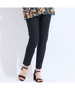 ■商品紹介■<br><b>【洗える】</b><br><font color='#0063B1'>◆チュニックやワンピースのボトムにおすすめ！機能性素材のレギンスパンツ◆<br></font><br>吸水速乾・接触冷感・UVケア機能をもつ国産素材を使用したパンツです。<br>サラっとした肌触りと高いストレッチ性で快適な穿き心地です。<br><br>足元をスッキリと見せてくれるレギンスパンツ。<br>ボリューム感のあるトップスやワンピースとの重ね着に重宝するアイテムです。<br><br>・日本製<br>・手洗い可<br><br>【モデル身長165cm】<br><br><br>■コーディネート■<br>チュニックやワンピースとの重ね着がおすすめ！<br>足元をスッキリと見せてくれるのでボリューム感のあるトップスと好相性です。<br><br><br>■商品特性■<br>素材の厚さ：普通<br>素材の透け感：透けない<br>素材の光沢：光沢がない<br>素材の伸縮性：ある<br>裏地仕様：裏なし<br>ウエスト仕様：総ゴム仕様<br><br><br>■コンセプト■<br>旬なデザイン、素材を使ったトレンドアイテムから上質で高級感溢れるエレガンスアイテムまでを揃えたタウンコーディネートブランド。<br><br>＊撮影環境により光の当たり具合で色味が違って見える場合があります。<br>＊商品画像はサンプルのため、色味やサイズ、プリント位置、仕様などに変更がある場合があります。<br>＊取扱い表示をご確認の上、着用をお願いします。<BR>