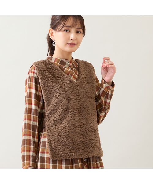 LOBJIE / ロブジェ ベスト | サイドベルトつき フェイクファーベスト | 詳細9