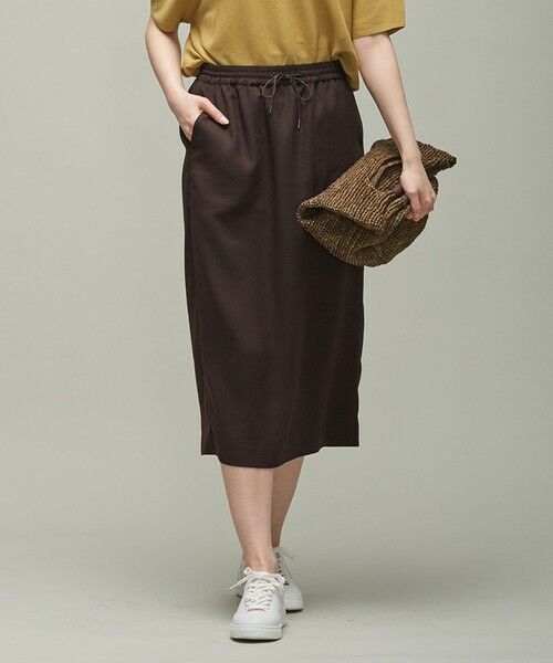 L size ONWARD(大きいサイズ) / エルサイズオンワード ミニ・ひざ丈スカート | 【マガジン掲載】 Fluid Back Satin ドロスト スカート(番号CK32)(ダークブラウン系)