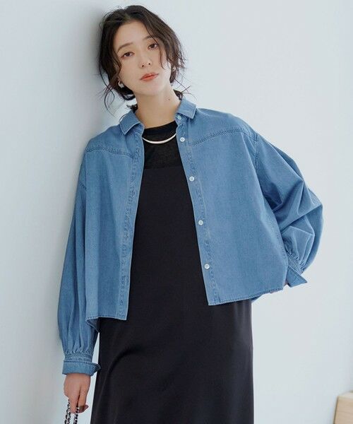 L size ONWARD(大きいサイズ)/エルサイズオンワード 【Oggi3月号掲載/洗える】ライトダンガリー クロップド ボリュームスリーブ シャツ ライトインディゴ 50 L size ONWARD(大きいサイズ)/エルサイズオンワード 【Oggi3月号掲載/洗える】ライトダンガリー クロップド ボリュームスリーブ シャツ ライトインディゴ 50