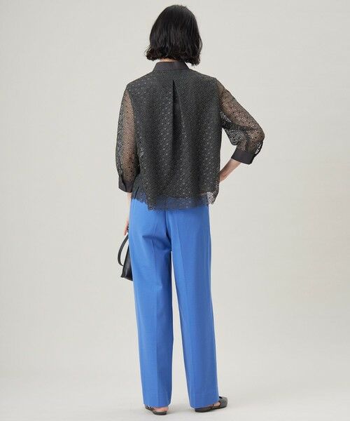 L size ONWARD(大きいサイズ) / エルサイズオンワード シャツ・ブラウス | 【ドラマ「明日はもっと いい日になる」着用】【洗える】ジオメトリックフラワーレースクロップド丈シャツ ブラウス | 詳細7