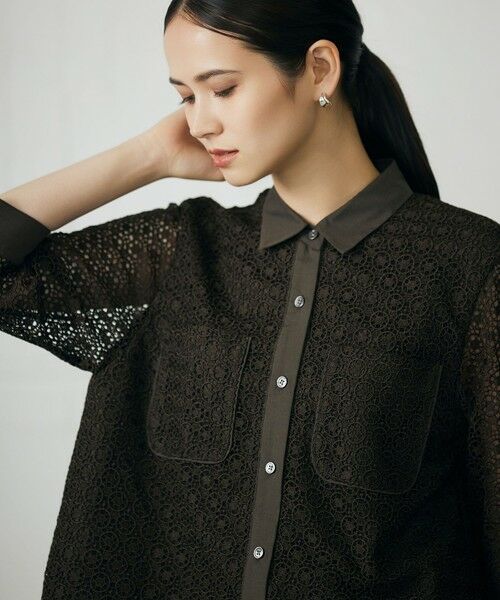L size ONWARD(大きいサイズ) / エルサイズオンワード シャツ・ブラウス | 【ドラマ「明日はもっと いい日になる」着用】【洗える】ジオメトリックフラワーレースクロップド丈シャツ ブラウス | 詳細22