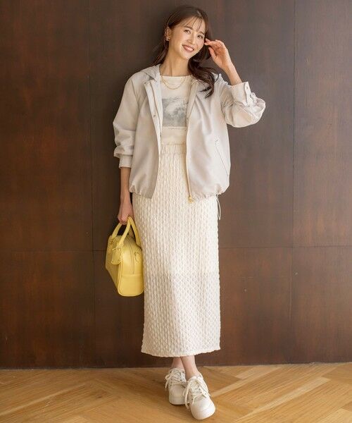さわ☆プロフご一読ください専用★新品タグ付き！コーチ 花柄ブルゾン フード 新品】COACH(コーチ)ホワイト 花柄 シグネチャー レザー 折り
