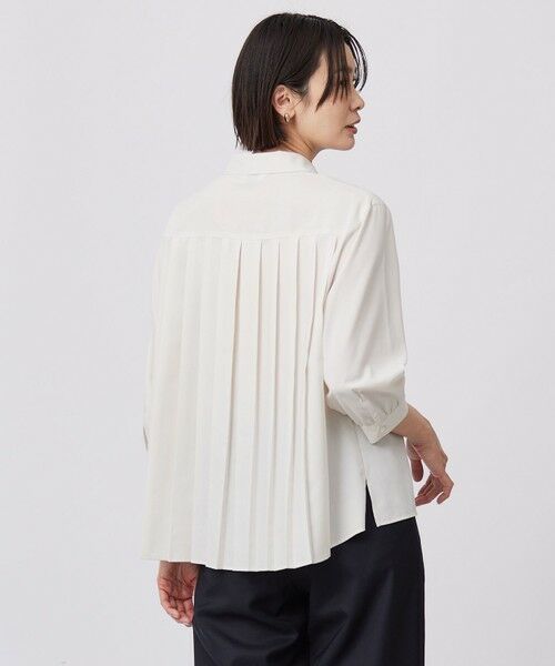 L size ONWARD(大きいサイズ)/エルサイズオンワード 【洗える】スパンローン バックプリーツ ブラウス ベージュ系 T13 L size ONWARD(大きいサイズ)/エルサイズオンワード 【洗える】スパンローン バックプリーツ ブラウス ベージュ系 T13