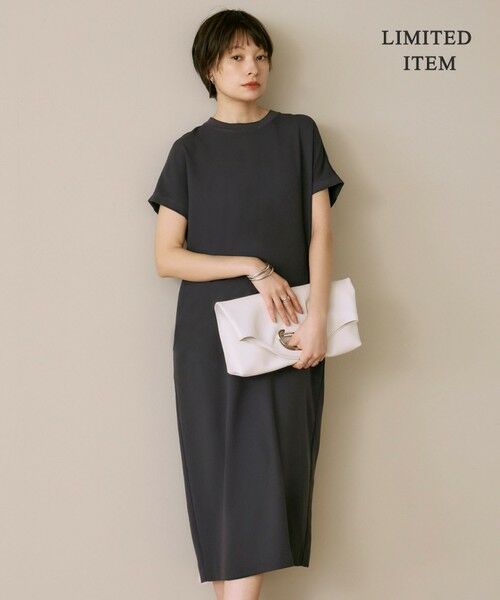 L size ONWARD(大きいサイズ)/エルサイズオンワード 【WEB限定・接触冷感・UVケア・速乾・防シワ・洗える】 FluidBackSatin ワンピース チャコール系［WEB限定］ 44