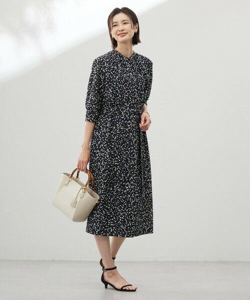 ❤️サマーセール❤️ワンダフルワールド★美しい白詰草プリントのロングワンピース★美品 セール】 【カタログ掲載・洗える】フラワーガーデンプリント