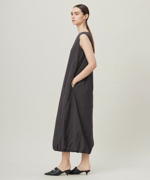 L size ONWARD(大きいサイズ) / エルサイズオンワード ロング・マキシ丈ワンピース | 【洗える】 ハイマルチメモリータフタ ワンピース | 詳細9
