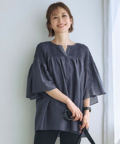 【おん】アーツ＆サイエンス　バックスモッキングブラウス　コットンリネン 洗える】シルクコットンローンスモッキング刺繍 ブラウス
