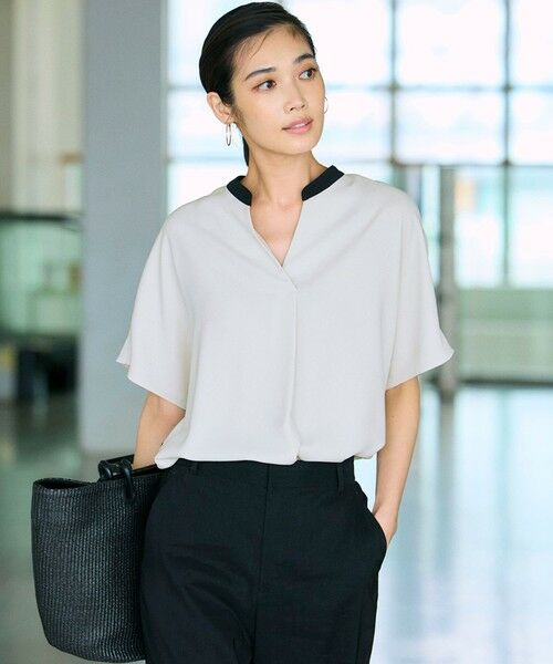 L size ONWARD(大きいサイズ)/エルサイズオンワード 【吸水速乾/UVカット/接触冷感】ストレッチジョーゼット バンドカラー カットソー ベージュ×ブラック 46