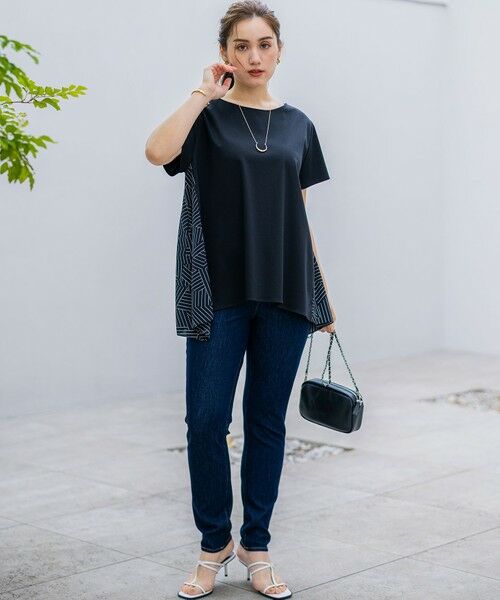 L size ONWARD(大きいサイズ) / エルサイズオンワード カットソー | 【Lサイズ限定/洗える】スカーフプリントコンビ バックフレア カットソー | 詳細1