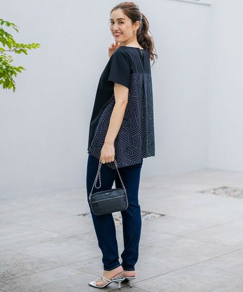 L size ONWARD(大きいサイズ) / エルサイズオンワード カットソー | 【Lサイズ限定/洗える】スカーフプリントコンビ バックフレア カットソー | 詳細2