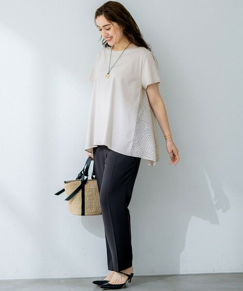 L size ONWARD(大きいサイズ) / エルサイズオンワード カットソー | 【Lサイズ限定/洗える】スカーフプリントコンビ バックフレア カットソー | 詳細13