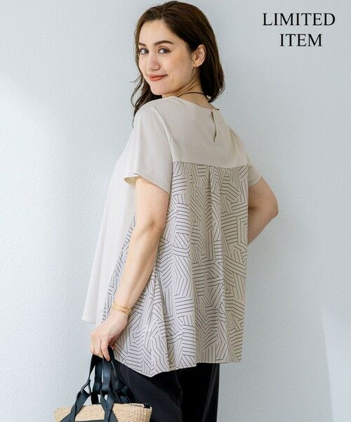 L size ONWARD(大きいサイズ)/エルサイズオンワード 【Lサイズ限定/洗える】スカーフプリントコンビ バックフレア カットソー ベージュ×ブラック 46