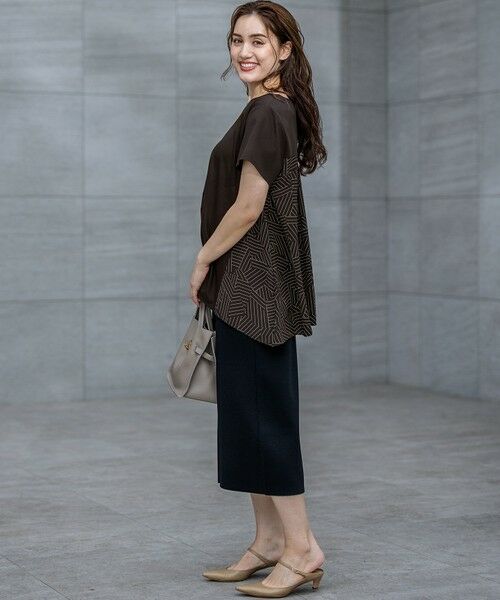 L size ONWARD(大きいサイズ) / エルサイズオンワード カットソー | 【Lサイズ限定/洗える】スカーフプリントコンビ バックフレア カットソー | 詳細19