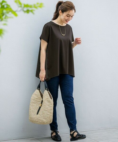 L size ONWARD(大きいサイズ) / エルサイズオンワード カットソー | 【Lサイズ限定/洗える】スカーフプリントコンビ バックフレア カットソー | 詳細16