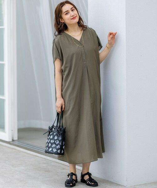 L size ONWARD(大きいサイズ) / エルサイズオンワード ロング・マキシ丈ワンピース | 【Lサイズ限定/接触冷感/速乾性/洗える】エアリーブライトローン Vネックワンピース | 詳細1