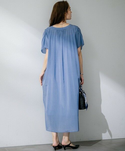 L size ONWARD(大きいサイズ) / エルサイズオンワード ロング・マキシ丈ワンピース | 【Lサイズ限定/接触冷感/速乾性/洗える】エアリーブライトローン Vネックワンピース | 詳細6