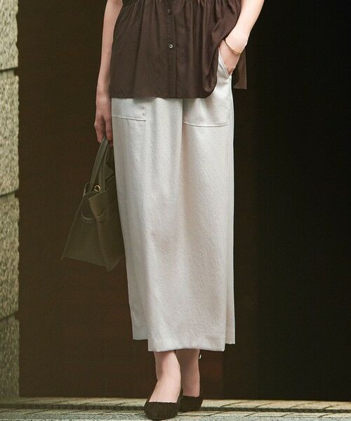 L size ONWARD(大きいサイズ)/エルサイズオンワード 【撥水加工/洗える】スムースサテン Iライン スカート ベージュ系 44