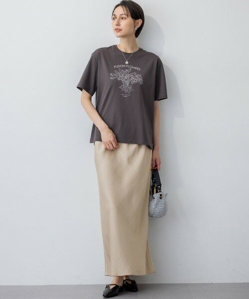 L size ONWARD(大きいサイズ) / エルサイズオンワード カットソー | 【洗える】JANE PACKERコラボ フラワー刺繍 Tシャツ | 詳細4