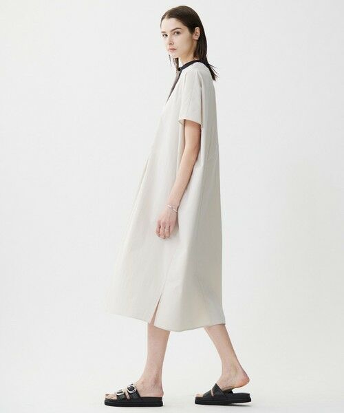 L size ONWARD(大きいサイズ) / エルサイズオンワード ロング・マキシ丈ワンピース | 【接触冷感・UVカット・洗える】RENUソフトタイプライター バンドカラーワンピース | 詳細3