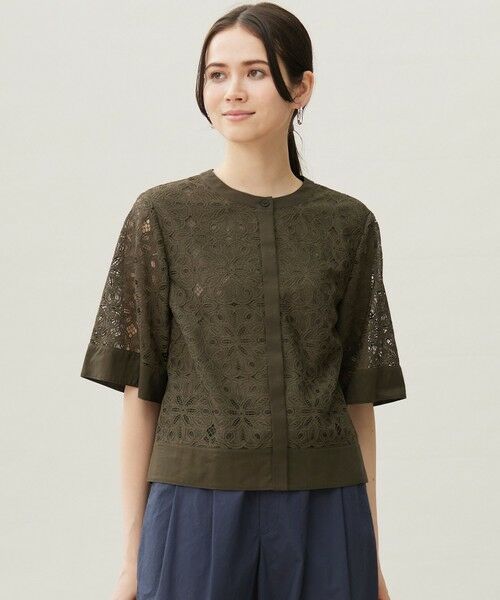 L size ONWARD(大きいサイズ)/エルサイズオンワード 【カタログ掲載・洗える】フラワータイルレース ブラウス ダークオリーブ 44