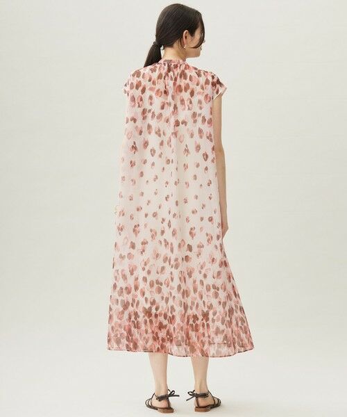 L size ONWARD(大きいサイズ) / エルサイズオンワード ロング・マキシ丈ワンピース | 【カタログ掲載・洗える】グラデーションペタルプリント ワンピース | 詳細3