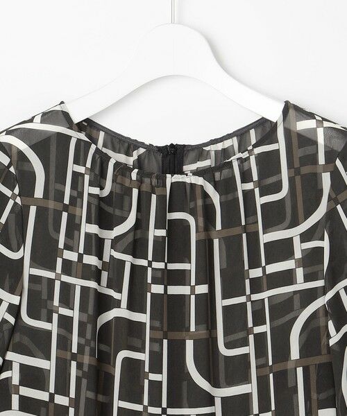 L size ONWARD(大きいサイズ) / エルサイズオンワード ロング・マキシ丈ワンピース | 【17号サイズまで展開】ジオメトリックレトロプリント ワンピース | 詳細11