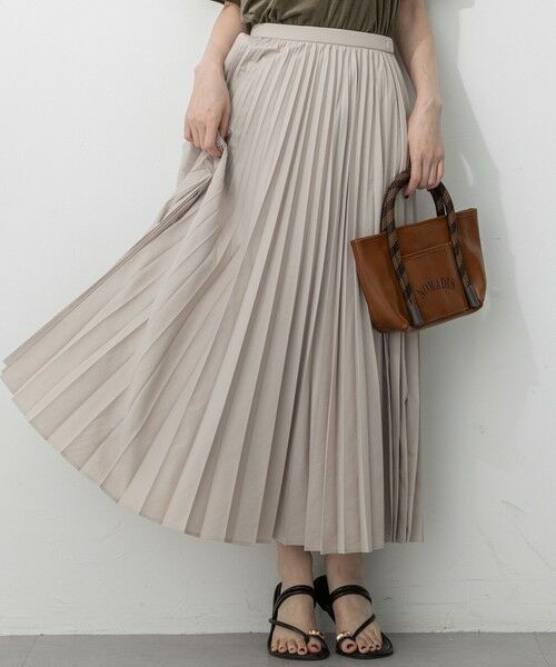 L size ONWARD(大きいサイズ)/エルサイズオンワード 【見上愛さん着用/CanCam11月号掲載】パウダリータイプライター プリーツ スカート ベージュ系 44