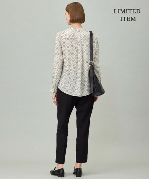 L size ONWARD(大きいサイズ) / エルサイズオンワード シャツ・ブラウス | 【新色追加・WEB限定】BackSatinAmunzen キーネックブラウス | 詳細11