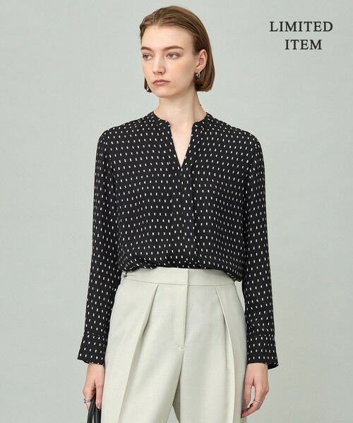 L size ONWARD(大きいサイズ)/エルサイズオンワード 【新色追加・WEB限定・接触冷感・UVケア・速乾・洗える】BackSatinAmunzen キーネックブラウス ブラックドット系 L