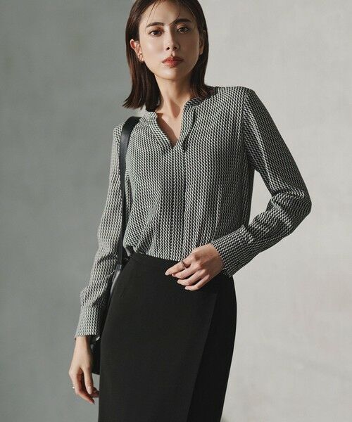 L size ONWARD(大きいサイズ) / エルサイズオンワード シャツ・ブラウス | 【新色追加・WEB限定】BackSatinAmunzen キーネックブラウス | 詳細25