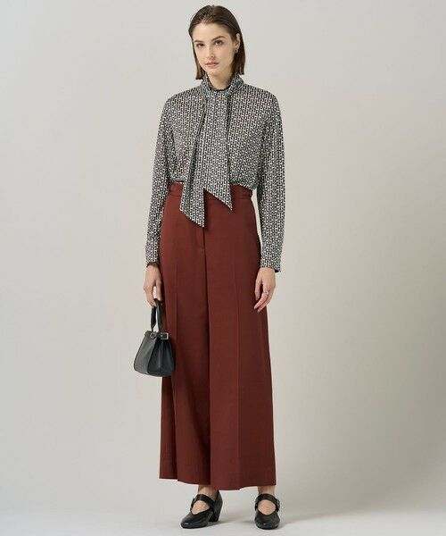 L size ONWARD(大きいサイズ) / エルサイズオンワード シャツ・ブラウス | 【30th ANNIVERSARY】 モノグラムプリントスムース ボウタイブラウス | 詳細1