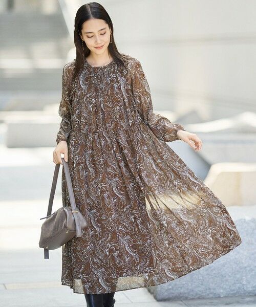 L size ONWARD(大きいサイズ) / エルサイズオンワード ロング・マキシ丈ワンピース | 【SHIHOさん着用】ペイズリープリント ワンピース(モカ)