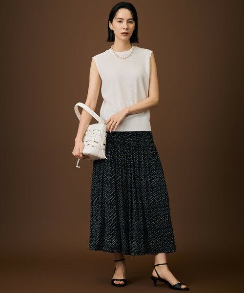 L size ONWARD(大きいサイズ) / エルサイズオンワード ミニ・ひざ丈スカート | 【19号サイズまで展開・昨年大好評・デザインアップデート・カタログ掲載・セットアップ対応・セレモニー・通勤】ライトサテンプリーツ スカート | 詳細4