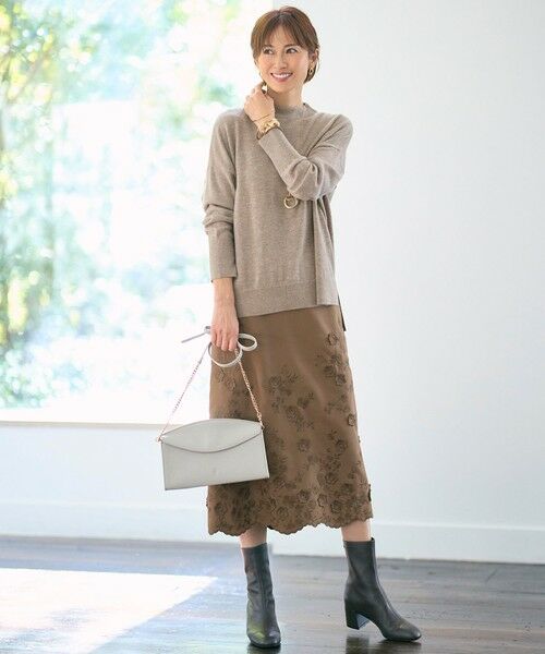 L size ONWARD(大きいサイズ) / エルサイズオンワード ミニ・ひざ丈スカート | 【SHIHOさん着用】エンブロイダリー スカート | 詳細1