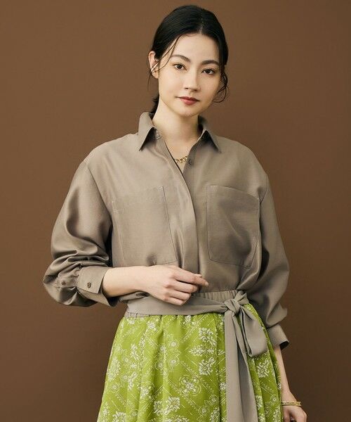L size ONWARD(大きいサイズ) / エルサイズオンワード シャツ・ブラウス | 【カタログ掲載・羽織りとしても】シャイニーオーガンジーシアー シャツ（カーキ）
