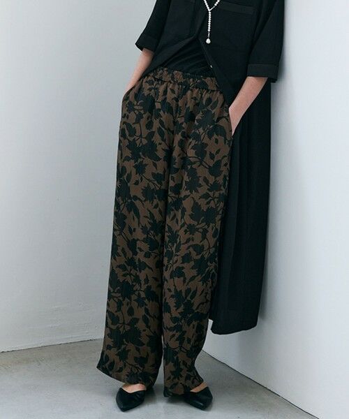 L size ONWARD(大きいサイズ) / エルサイズオンワード その他パンツ | 【30th ANNIVERSARY】 アーカイブフラワープリント ワイドパンツ（バーントアンバー×ブラック）