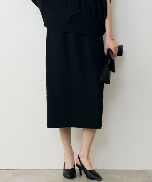 L size ONWARD(大きいサイズ) / エルサイズオンワード ミニ・ひざ丈スカート | FluidBackSatin ナロースカート（ブラック）