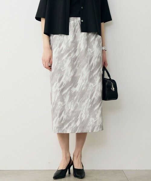 L size ONWARD(大きいサイズ) / エルサイズオンワード ミニ・ひざ丈スカート | FluidBackSatin ナロースカート（マーブル調プリント）