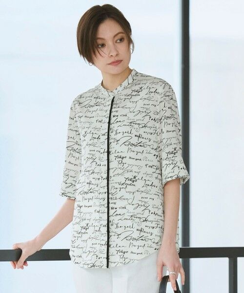 L size ONWARD(大きいサイズ) / エルサイズオンワード シャツ・ブラウス | 【30th ANNIVERSARY】5cityプリント バンドカラーブラウス（オフホワイト×ブラック）