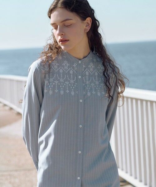 L size ONWARD(大きいサイズ) / エルサイズオンワード シャツ・ブラウス | 【一枚で着映え】ストライプ×エンブロイダリー バンドカラー ブラウス | 詳細6