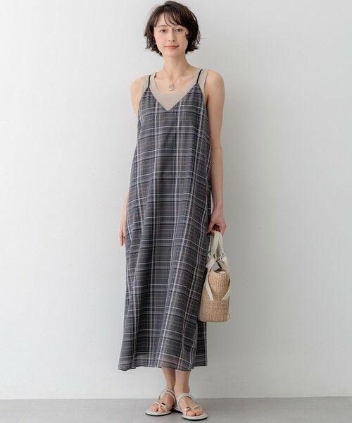 L size ONWARD(大きいサイズ) / エルサイズオンワード ロング・マキシ丈ワンピース | 【見上愛さん着用】ハイツイストシアーチェック キャミソールワンピース | 詳細1