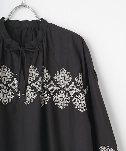 LOGEMENT DE CLAIRE / ロジュモンドクレール シャツ・ブラウス | コットンスカラップブラウス | 詳細2