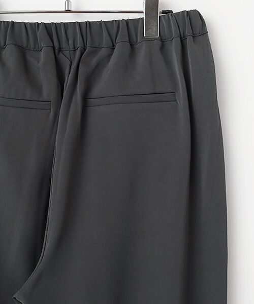 LOGEMENT DE CLAIRE / ロジュモンドクレール その他パンツ | 【LOURMARIN】裾タックテーパードパンツ | 詳細3