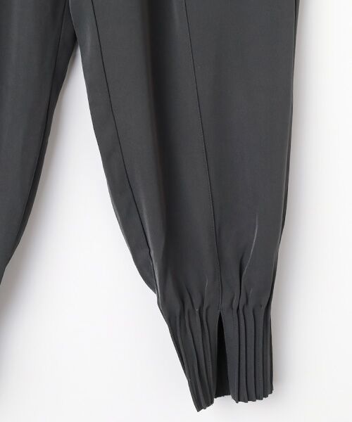 LOGEMENT DE CLAIRE / ロジュモンドクレール その他パンツ | 【LOURMARIN】裾タックテーパードパンツ | 詳細4