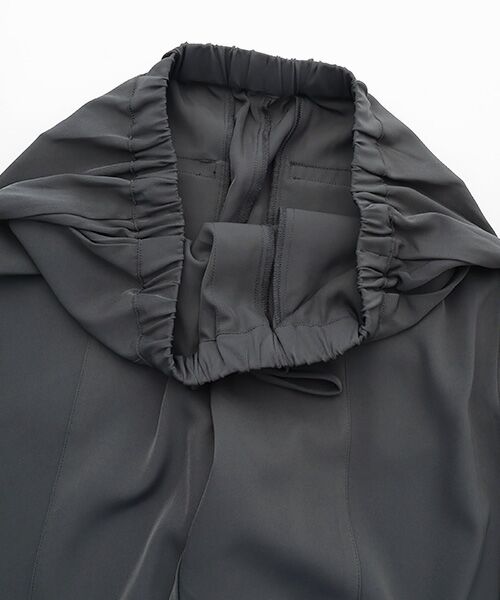 LOGEMENT DE CLAIRE / ロジュモンドクレール その他パンツ | 【LOURMARIN】裾タックテーパードパンツ | 詳細5