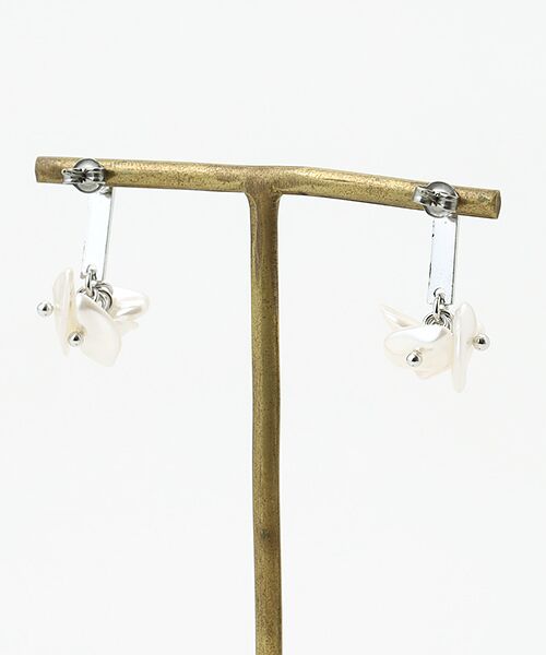 LOGEMENT DE CLAIRE / ロジュモンドクレール ピアス・イヤリング | 【ハレの日を華やかに彩る変形パールピアス】 | 詳細1