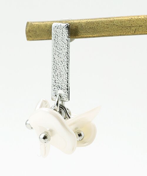 LOGEMENT DE CLAIRE / ロジュモンドクレール ピアス・イヤリング | 【ハレの日を華やかに彩る変形パールピアス】 | 詳細2